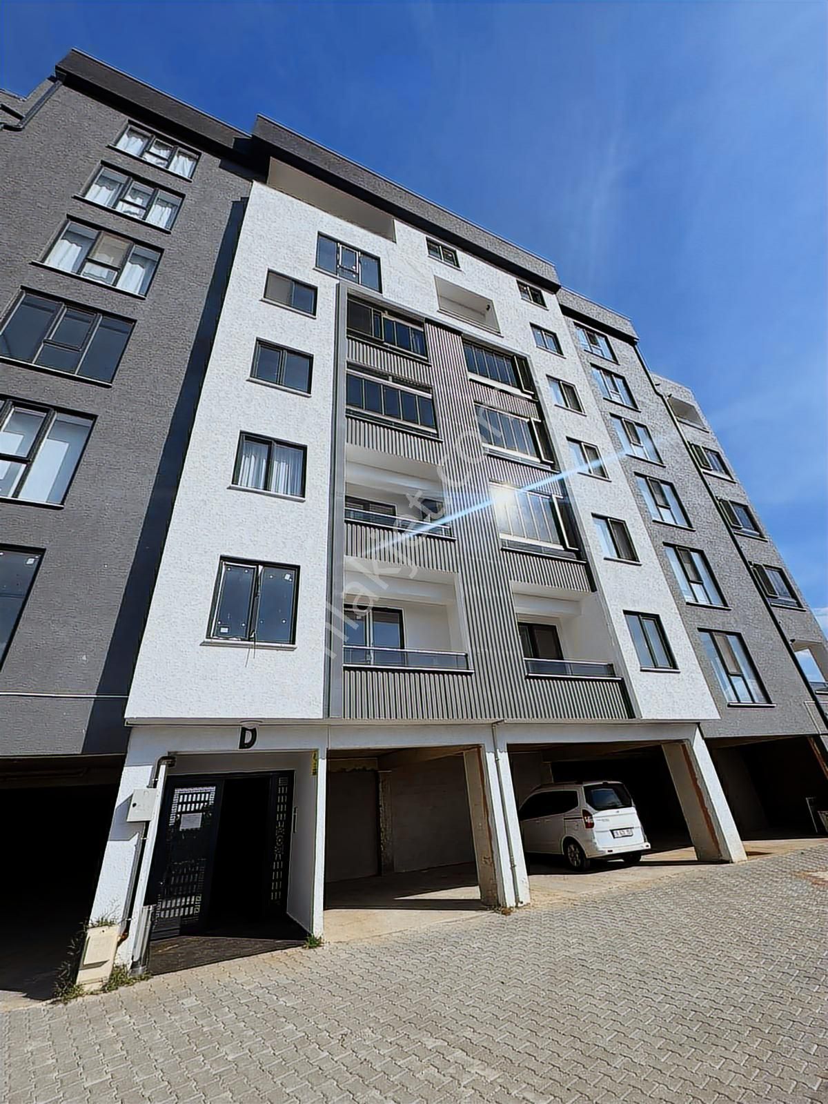 Akçalarda Göl Manzaralı Sıfır Geniş 3+1 Daire - Görsel 24