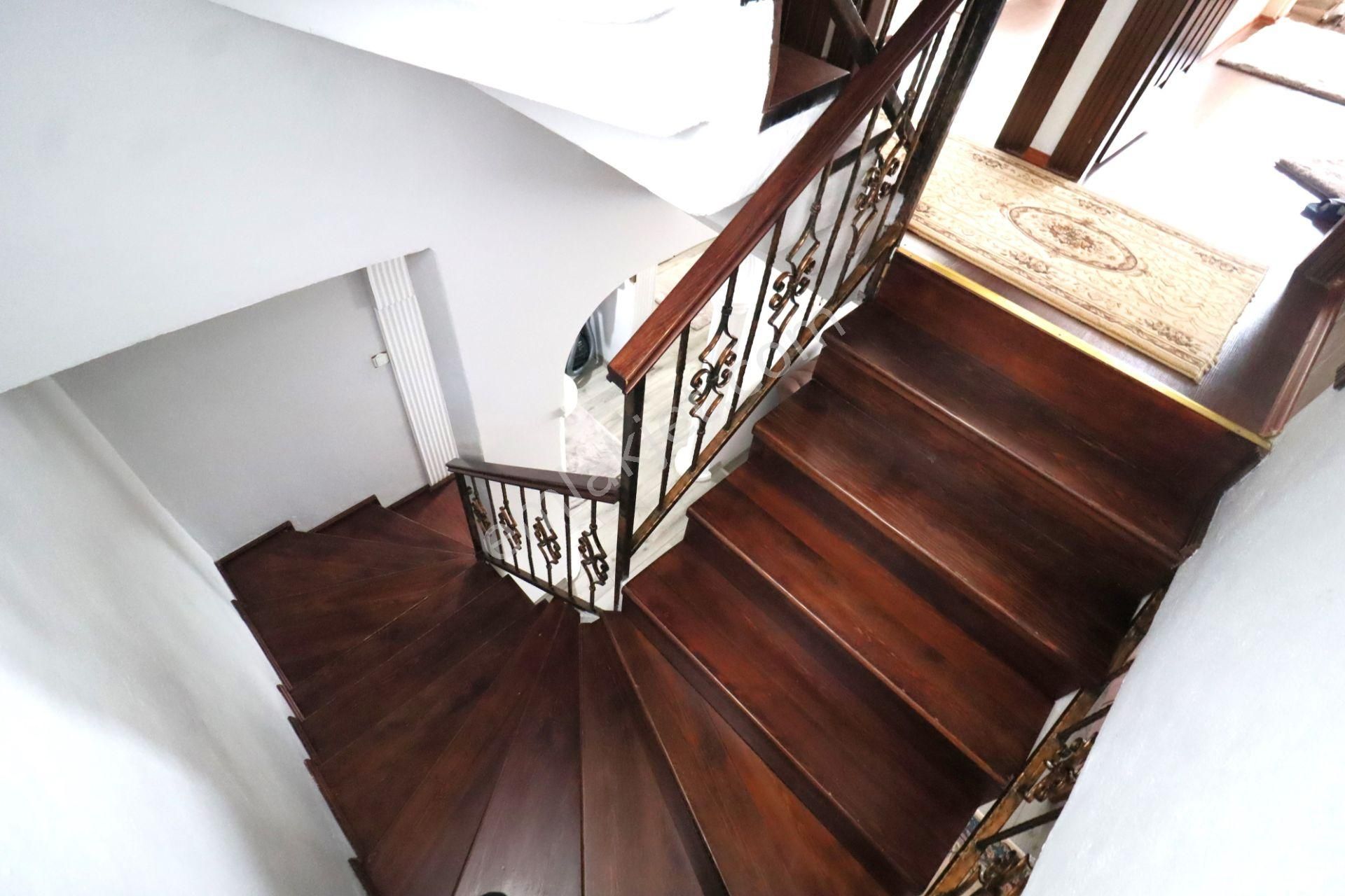 👉aygül'den Edremit Hamidiye'de Ön Cephe Ayrı Mutfak Doğalgazlı Otoparklı 4+1 Satılık Müstakil Villa - Görsel 12