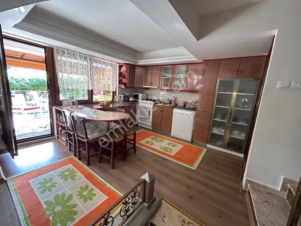 Kuşadası Davutlar Da Denize Yakın 5+1 Satılık Villa - Görsel 3