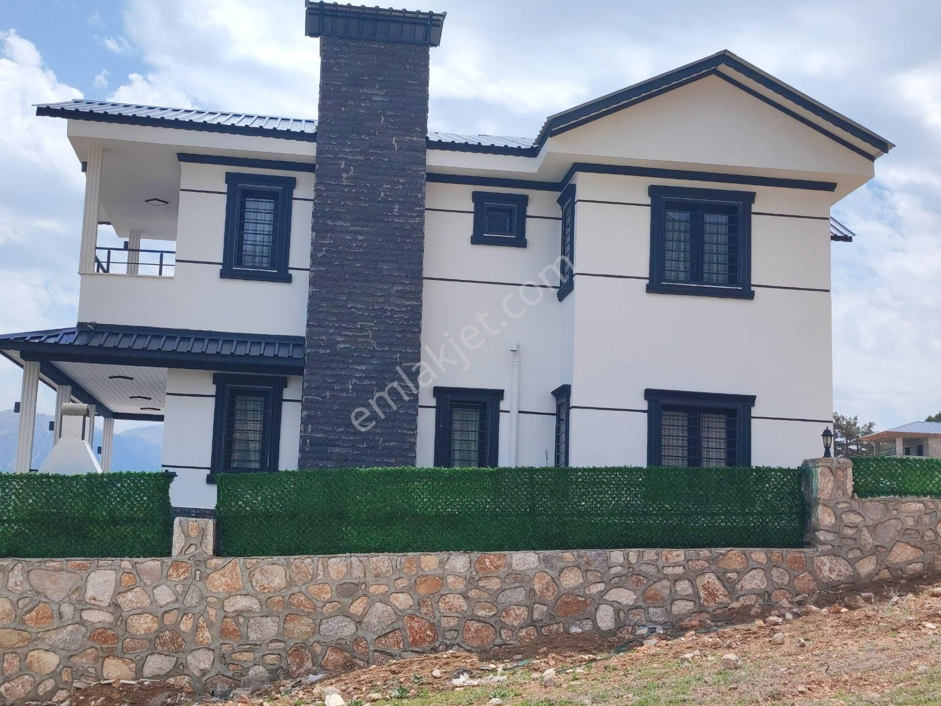 Kar Emlakan Yenikonacık Bozkırlı Mevkiinde 4+1 Ultra Lüks Satılık Villa