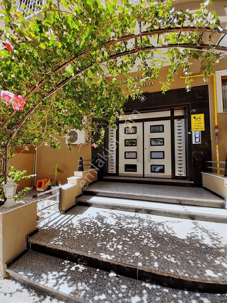 Anadolu Caddesi Alt Sokağında Harika Konumda Kiralık 3+1 - Görsel 24