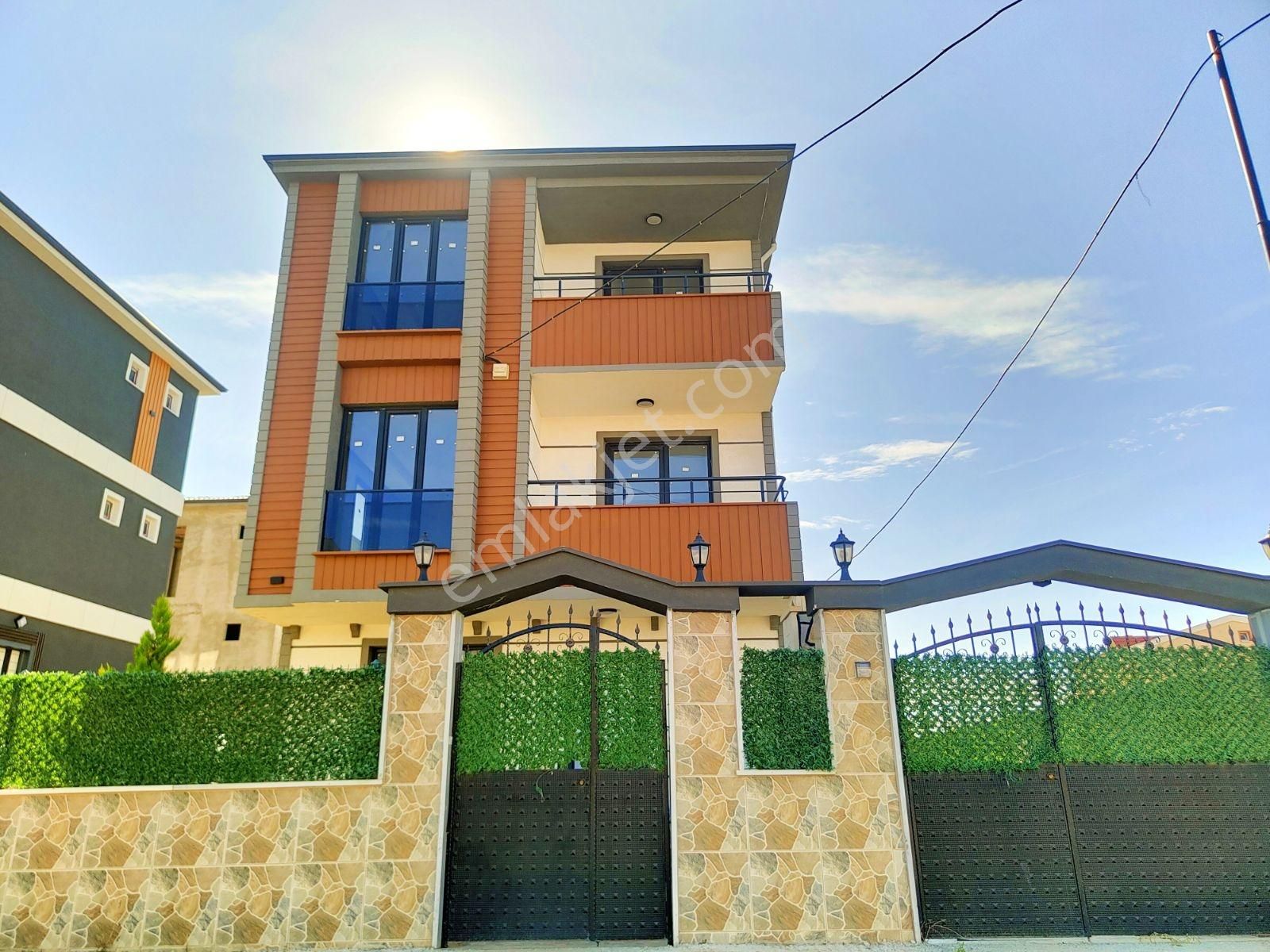 Kartallar'dan Büyük Müstakil Villa.geniş Salon Ferah Odalı 4+1. - Görsel 2