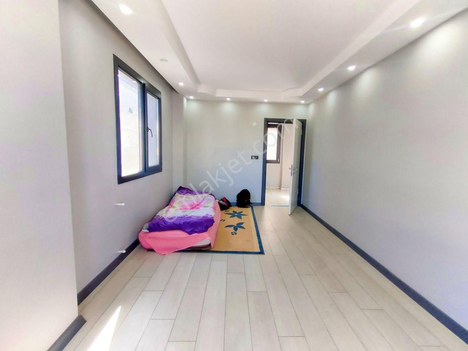 Kartallar'dan Büyük Müstakil Villa.geniş Salon Ferah Odalı 4+1. - Görsel 17
