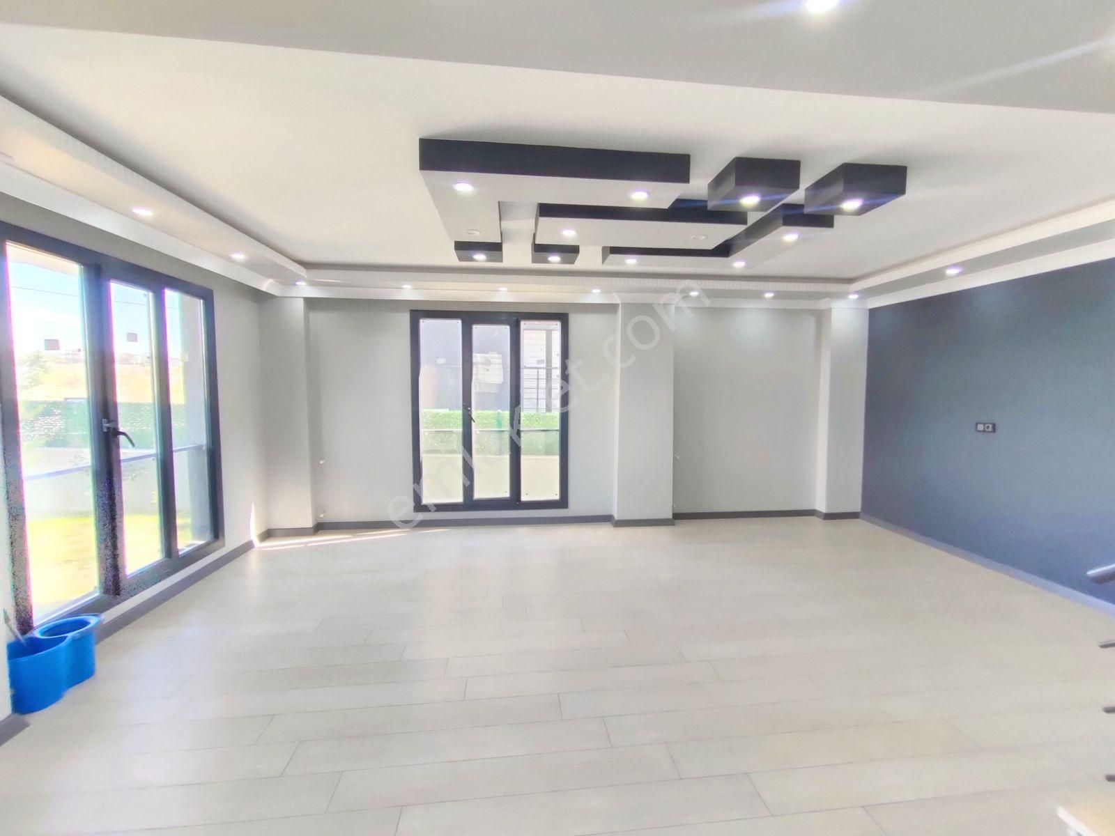 Kartallar'dan Büyük Müstakil Villa.geniş Salon Ferah Odalı 4+1. - Görsel 3