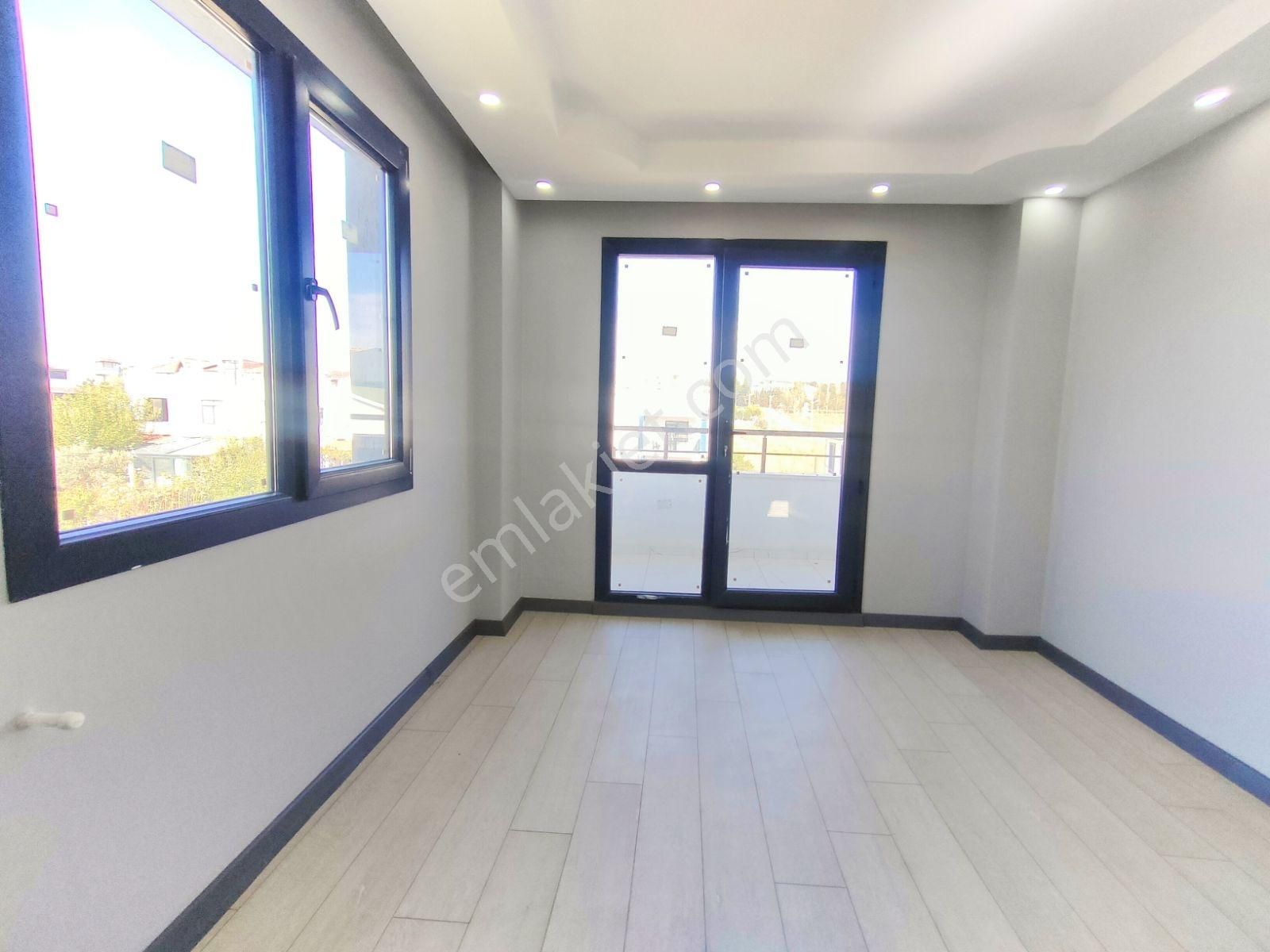 Kartallar'dan Büyük Müstakil Villa.geniş Salon Ferah Odalı 4+1. - Görsel 32