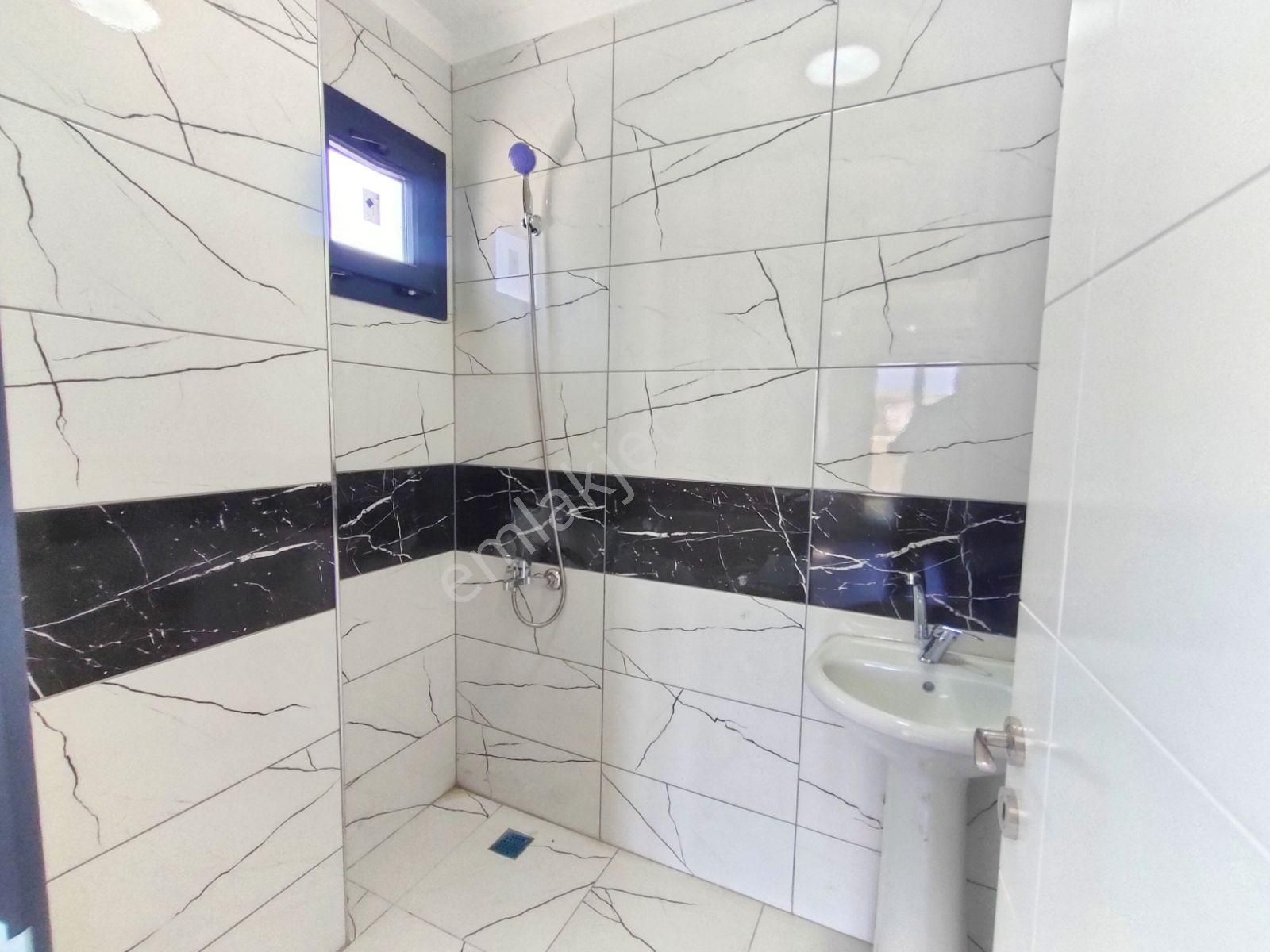Kartallar'dan Büyük Müstakil Villa.geniş Salon Ferah Odalı 4+1. - Görsel 19