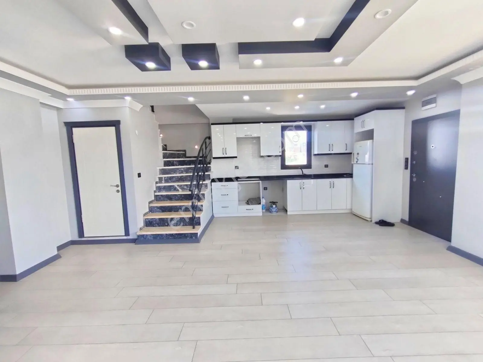 Kartallar'dan Büyük Müstakil Villa.geniş Salon Ferah Odalı 4+1. - Görsel 8