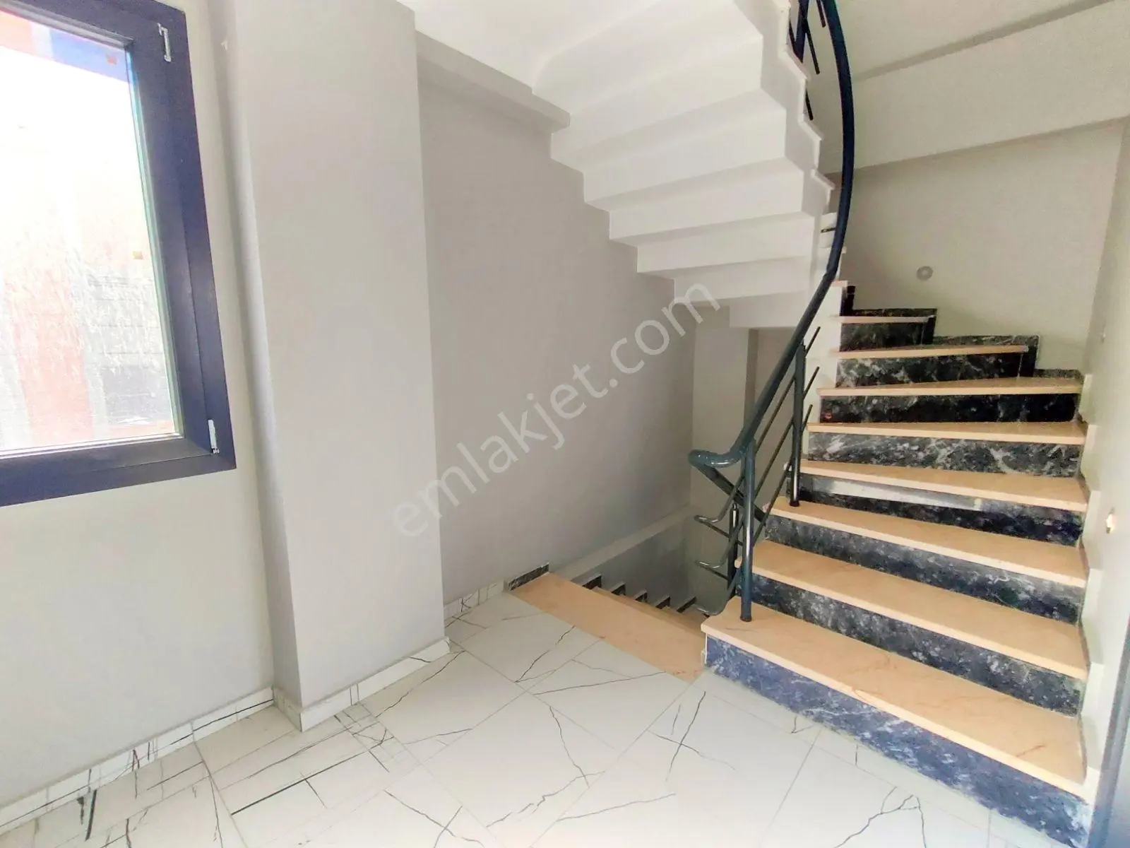 Kartallar'dan Büyük Müstakil Villa.geniş Salon Ferah Odalı 4+1. - Görsel 9