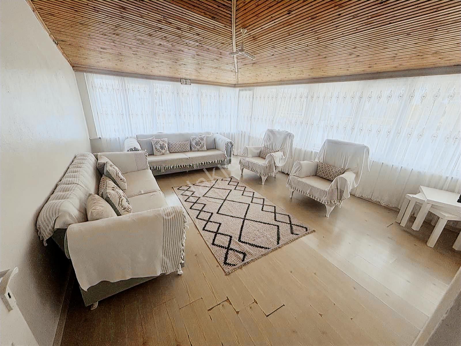 Yoldaş İnş Satılık 3+1 110 M2 Çatı Katı Temiz Daire