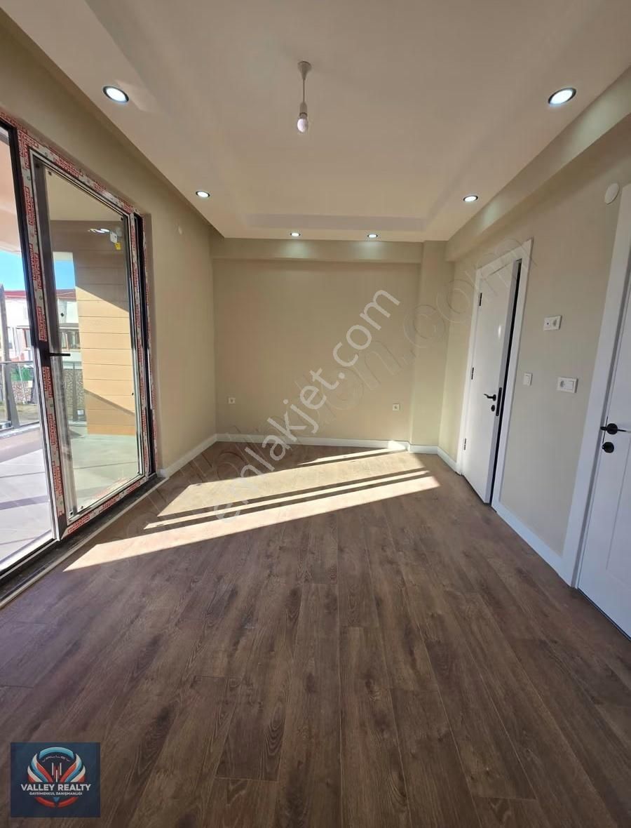 Valleyden Önerler Mahallesinde Köşe Konumlu 2+1 Satılık Villa! - Görsel 12