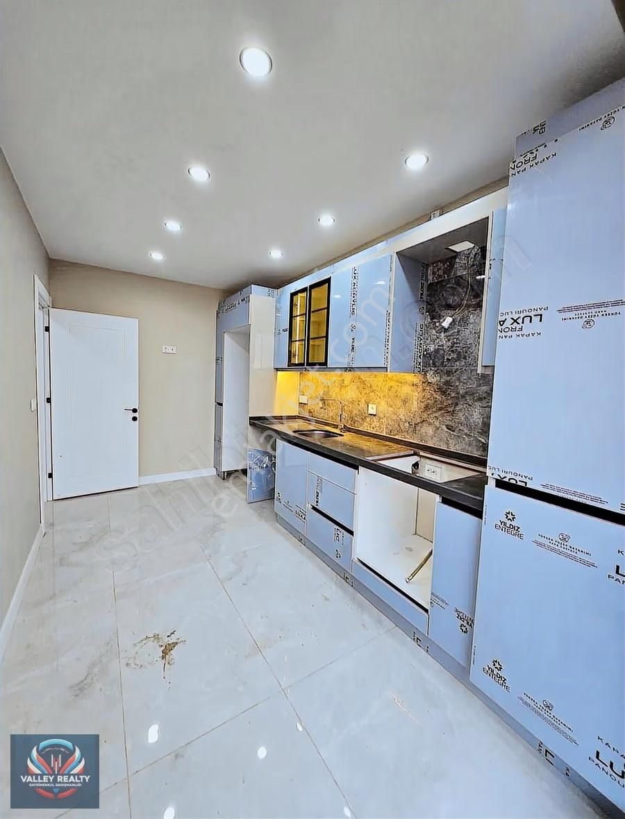 Valleyden Önerler Mahallesinde Köşe Konumlu 2+1 Satılık Villa!