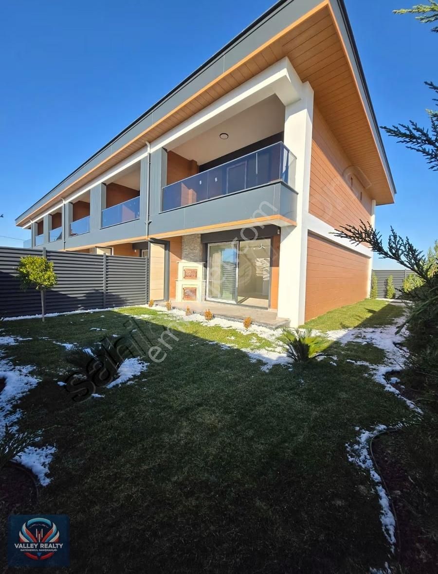 Valleyden Önerler Mahallesinde Köşe Konumlu 2+1 Satılık Villa! - Görsel 2