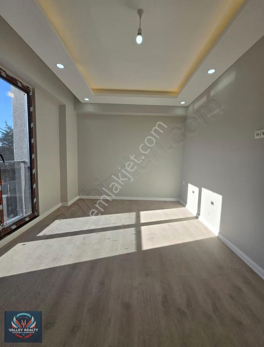 Valleyden Önerler Mah. 2+1 Geniş Balkonlu Otoparklı Daire !!