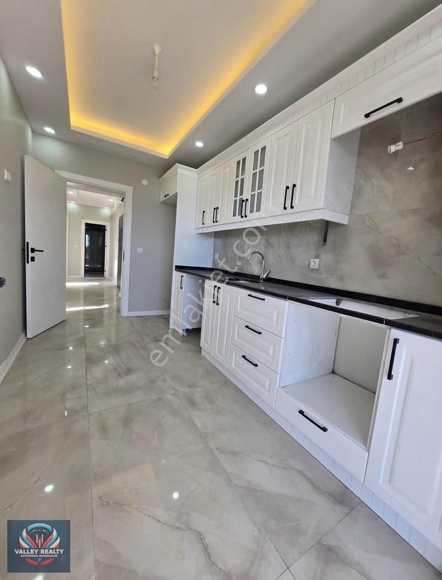 Valleyden Önerler Mah. 2+1 Geniş Balkonlu Otoparklı Daire !! - Görsel 17