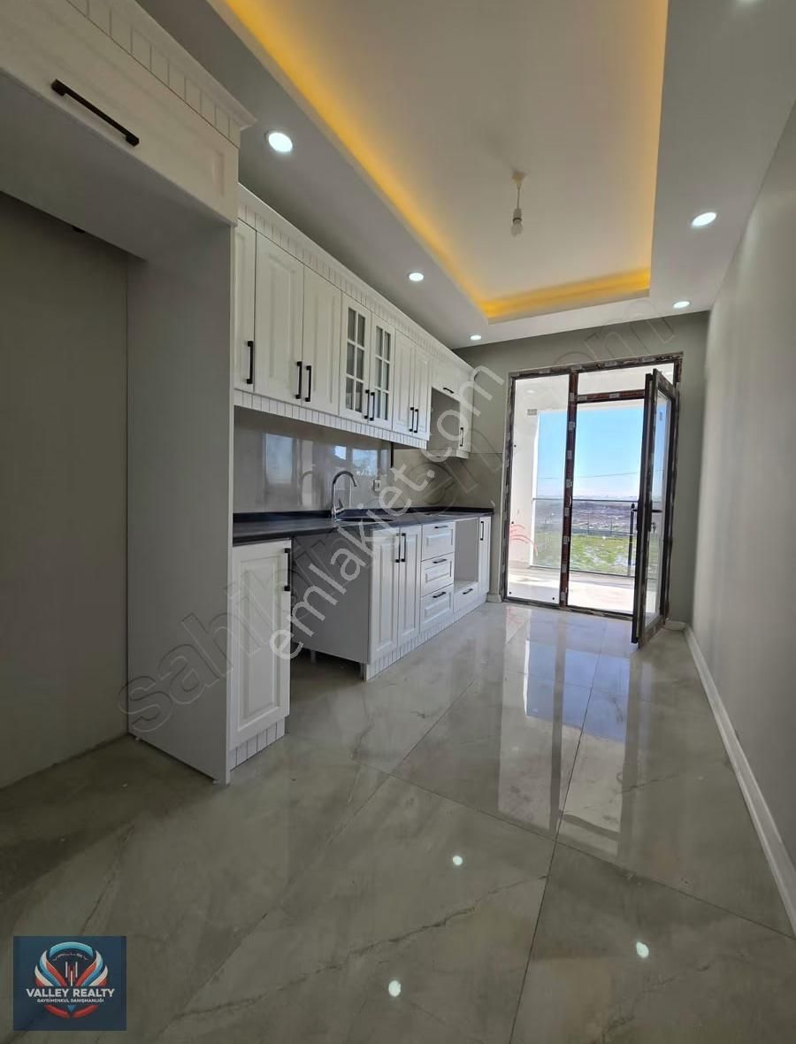 Valleyden Önerler Mah. 2+1 Geniş Balkonlu Otoparklı Daire !! - Görsel 24