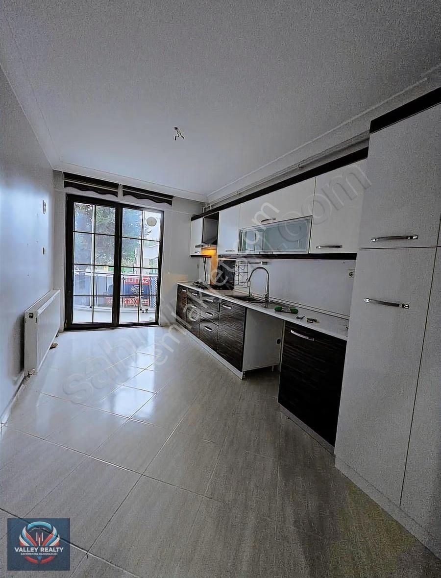 Valleyden Hürriyet Mah.ferah Ve Modern 3+1 Satılık Daire!! - Görsel 5