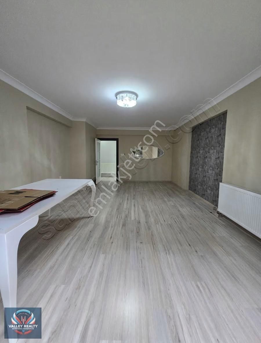 Valleyden Hürriyet Mah.ferah Ve Modern 3+1 Satılık Daire!! - Görsel 2