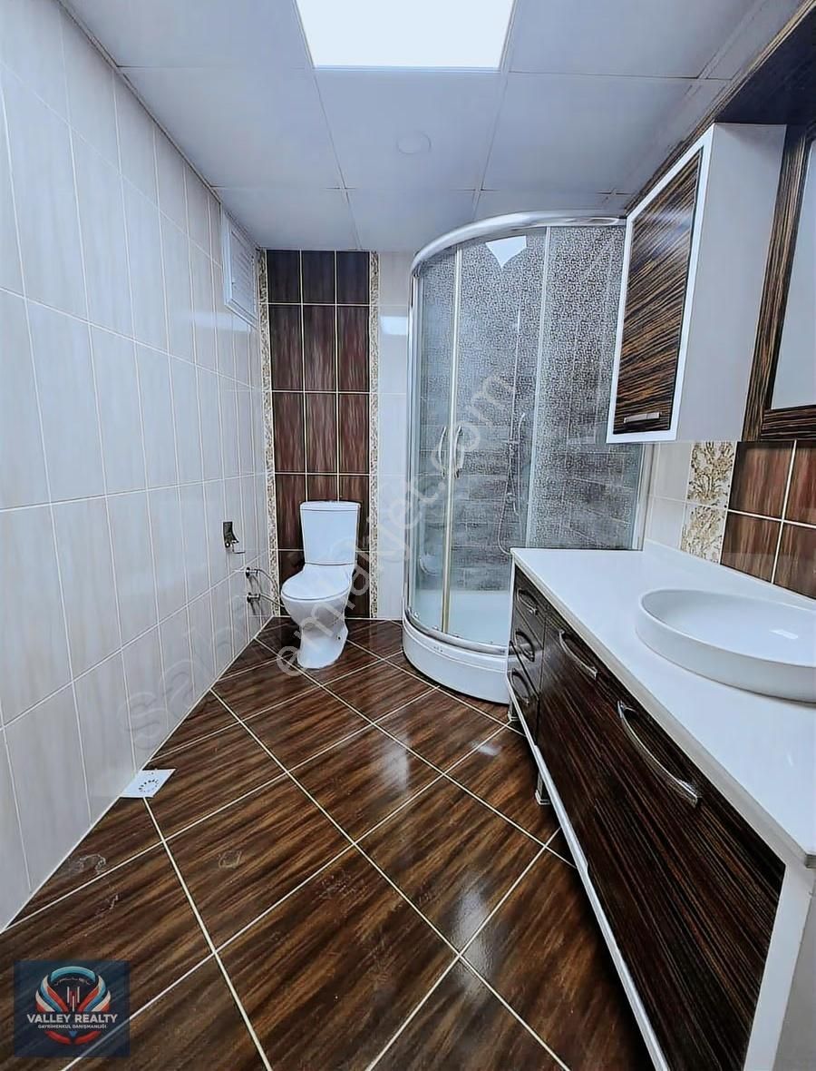 Valleyden Hürriyet Mah.ferah Ve Modern 3+1 Satılık Daire!! - Görsel 16