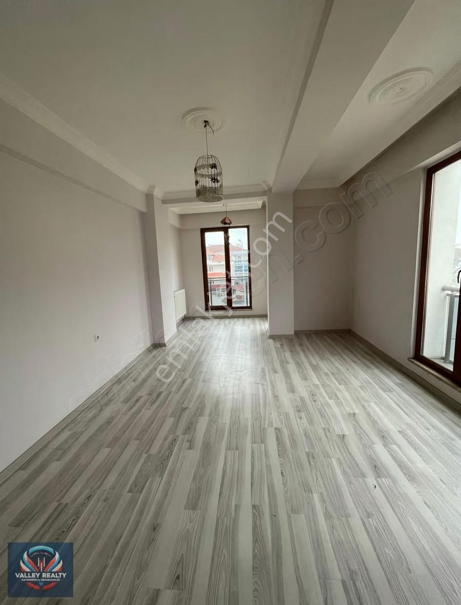 Valleyden Çobançeşme Mah. Kullanışlı, Ferah 2+1 Satılık Daire!