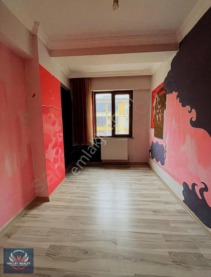 Valleyden Çobançeşme Mah. Kullanışlı, Ferah 2+1 Satılık Daire! - Görsel 3