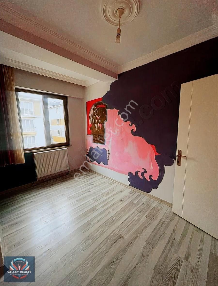 Valleyden Çobançeşme Mah. Kullanışlı, Ferah 2+1 Satılık Daire! - Görsel 14