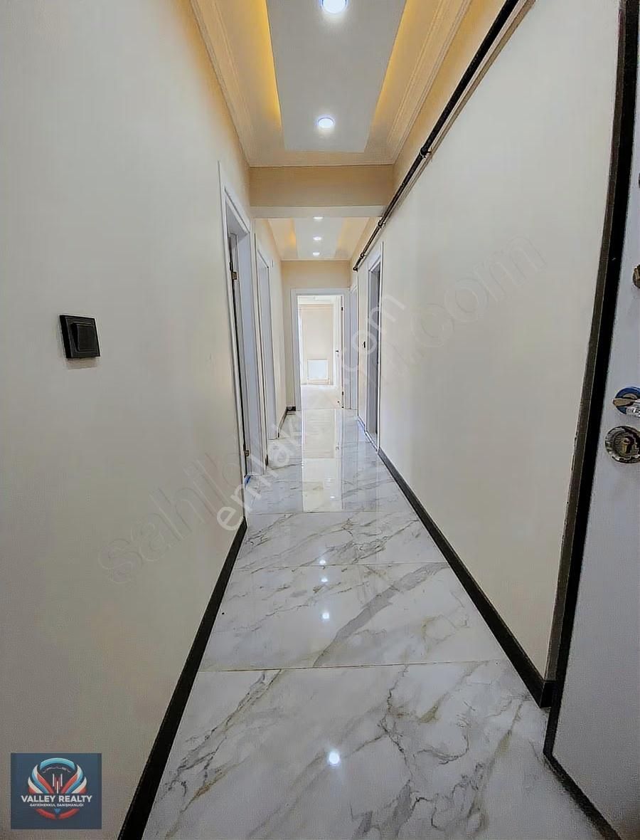 Şeyhsinan Mahallesinde 2+1 Sıfır, İskanlı Daire Kat Seçenekli - Görsel 3