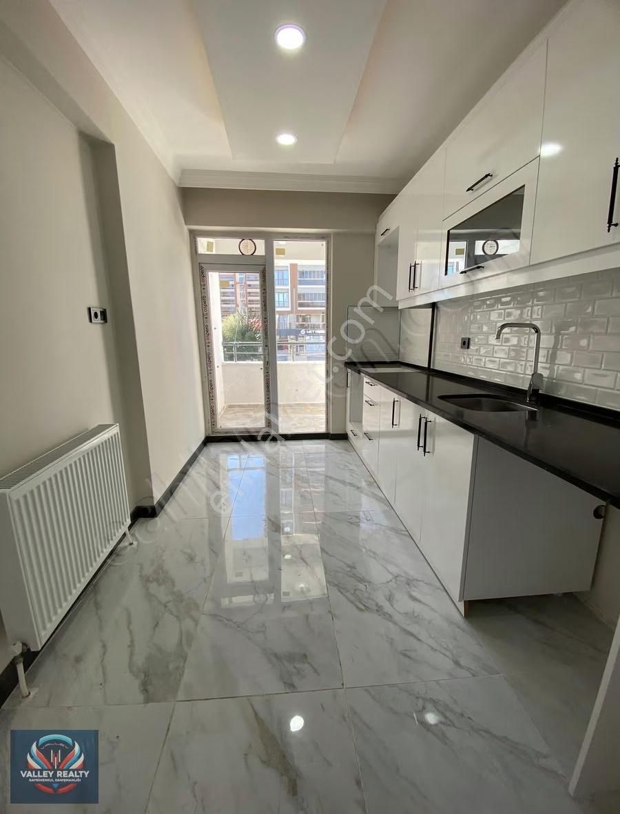 Şeyhsinan Mahallesinde 2+1 Sıfır, İskanlı Daire Kat Seçenekli