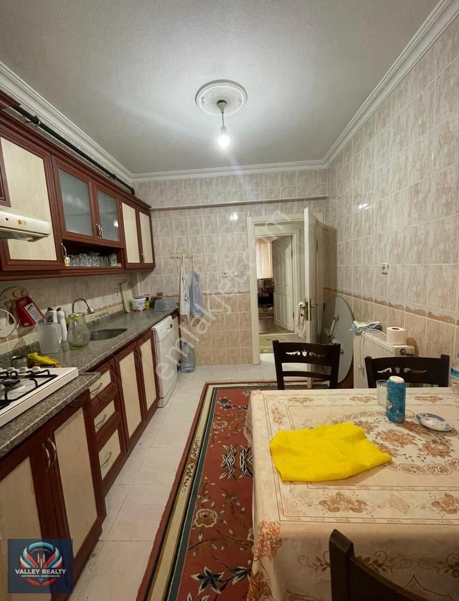 Valleyden Muhittin Mahallesinde 2+1 100 M² Satılık Daire !! - Görsel 4