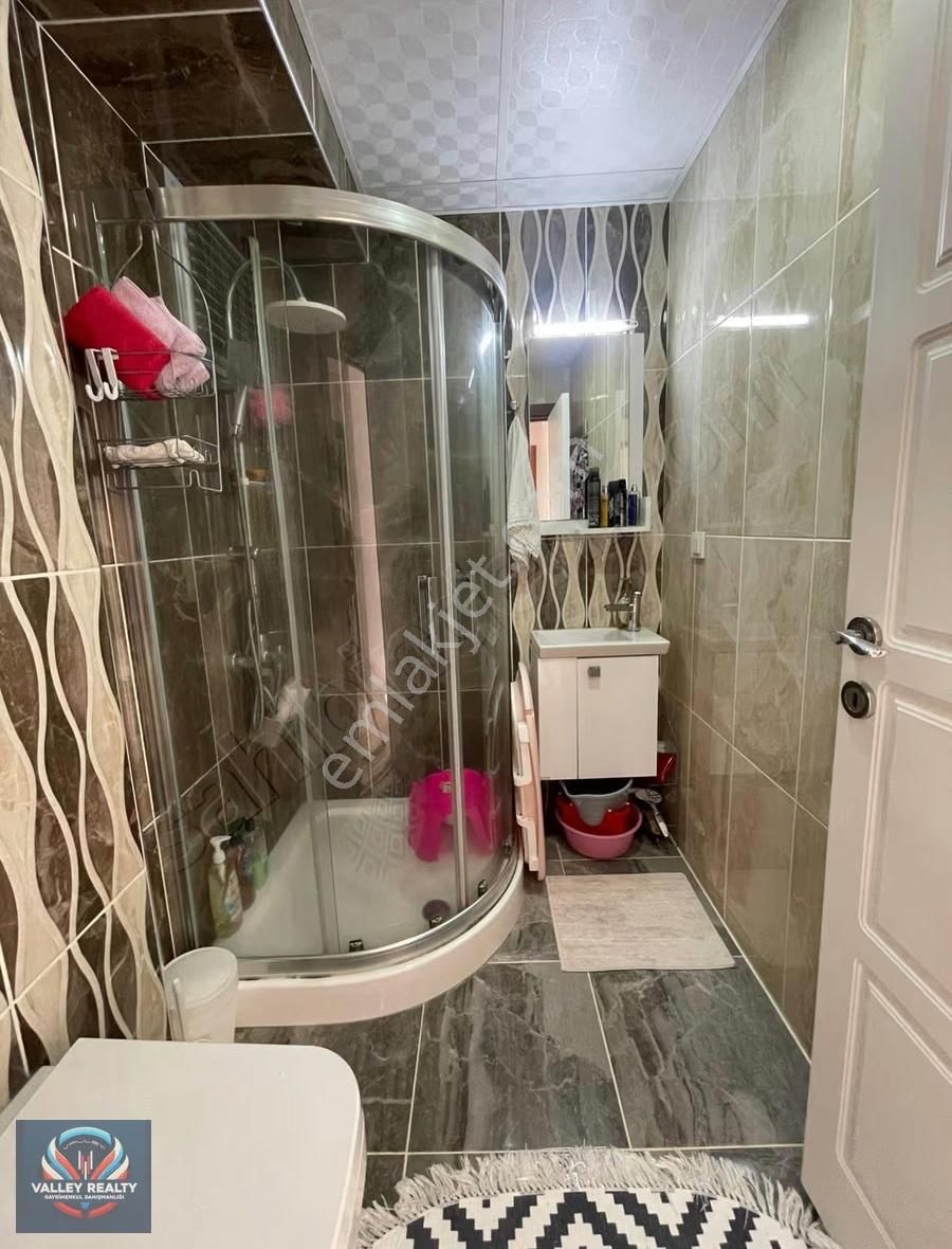 Valleyden Hürriyet Mah. Geniş Ve Konforlu 3+1 Satılık Daire! - Görsel 12