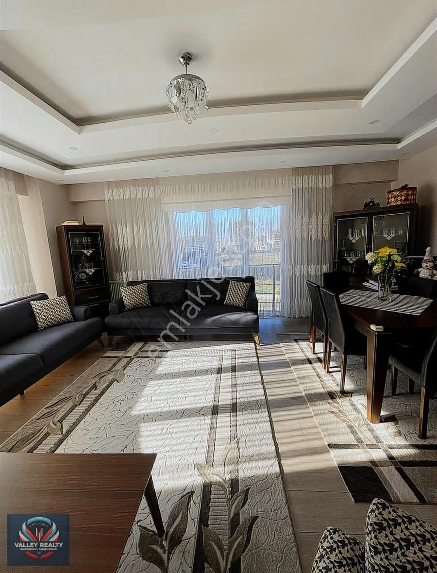 Valleyden Hürriyet Mah. Geniş Ve Konforlu 3+1 Satılık Daire! - Görsel 3