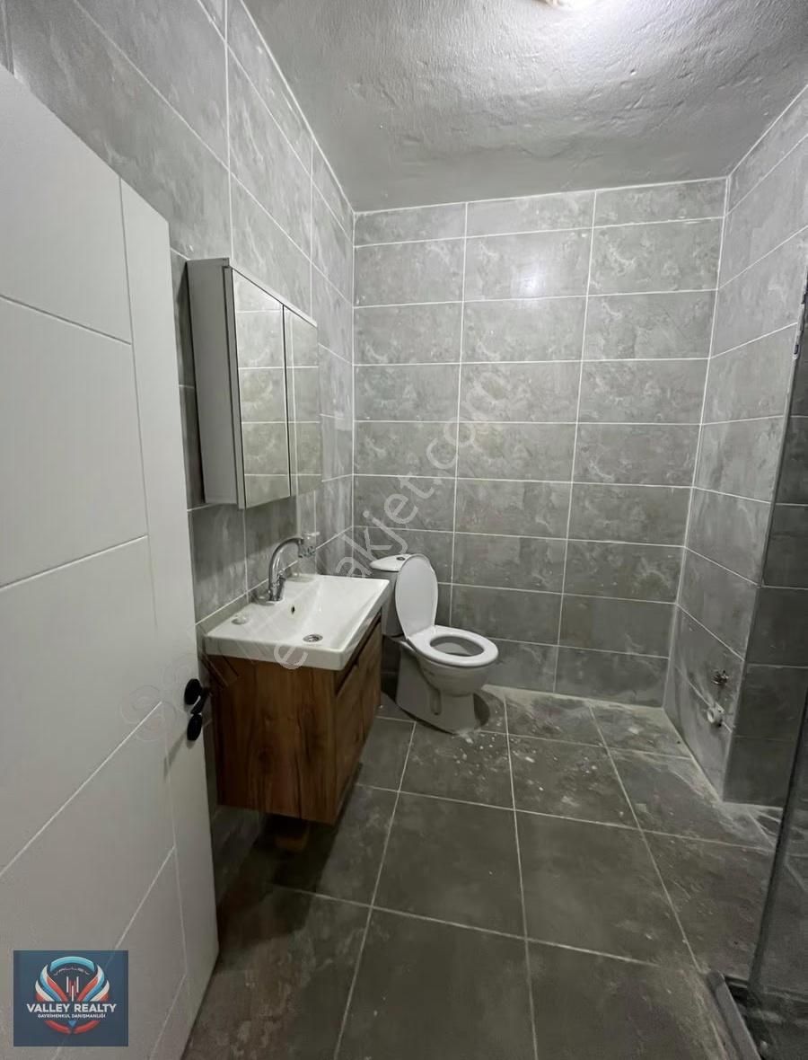 Şeyhsinan Mahallesinde Geniş Metrekareli 2+1 Satılık Daire! - Görsel 9