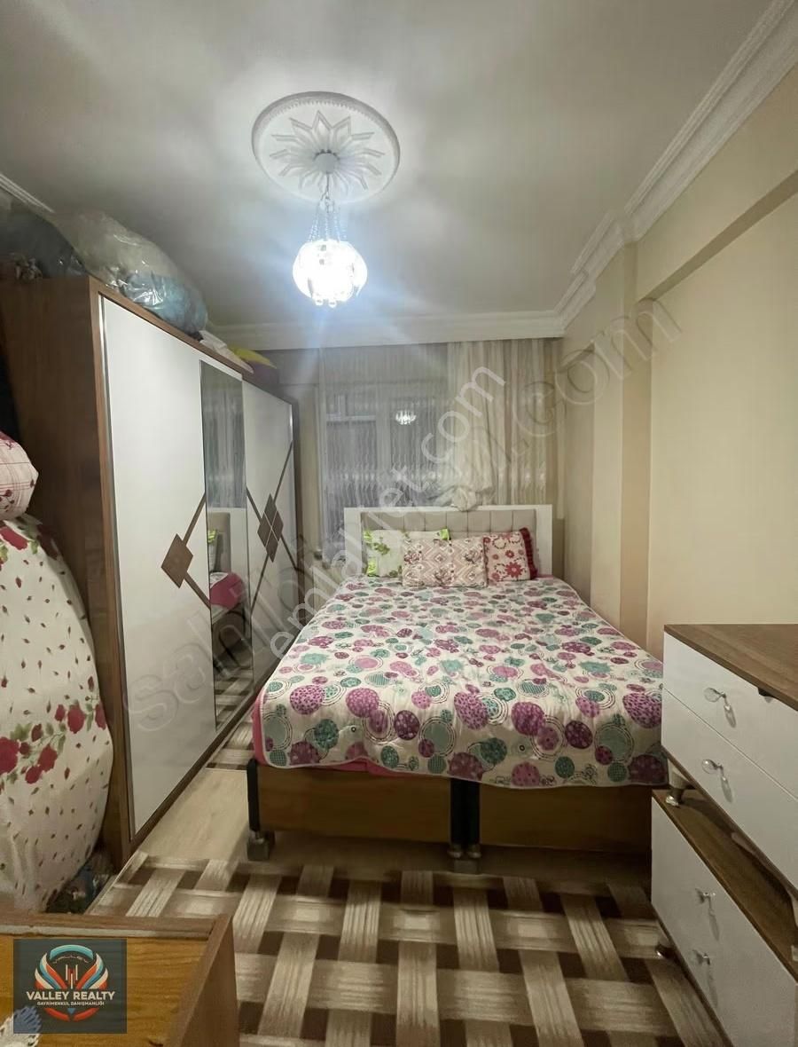 Çobançeşme Mahallesinde Geniş Metrekareli 3+1 Satılık Daire! - Görsel 5