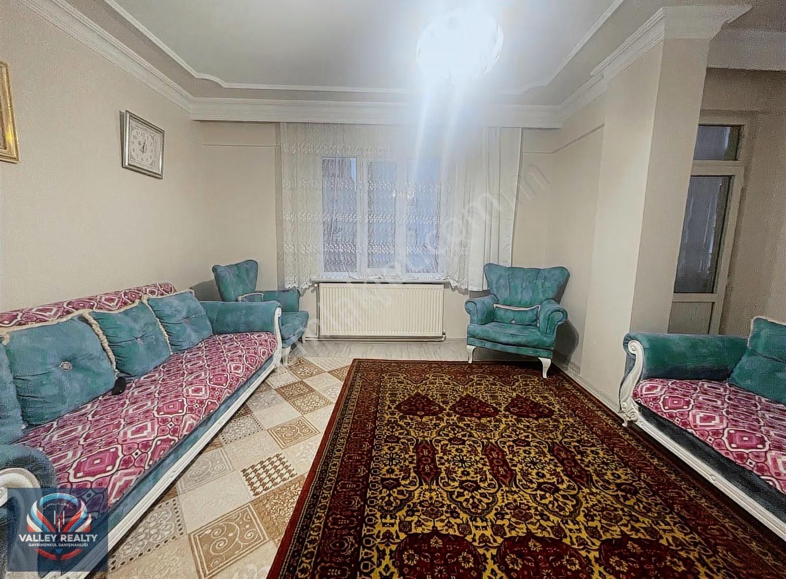 Çobançeşme Mahallesinde Geniş Metrekareli 3+1 Satılık Daire!