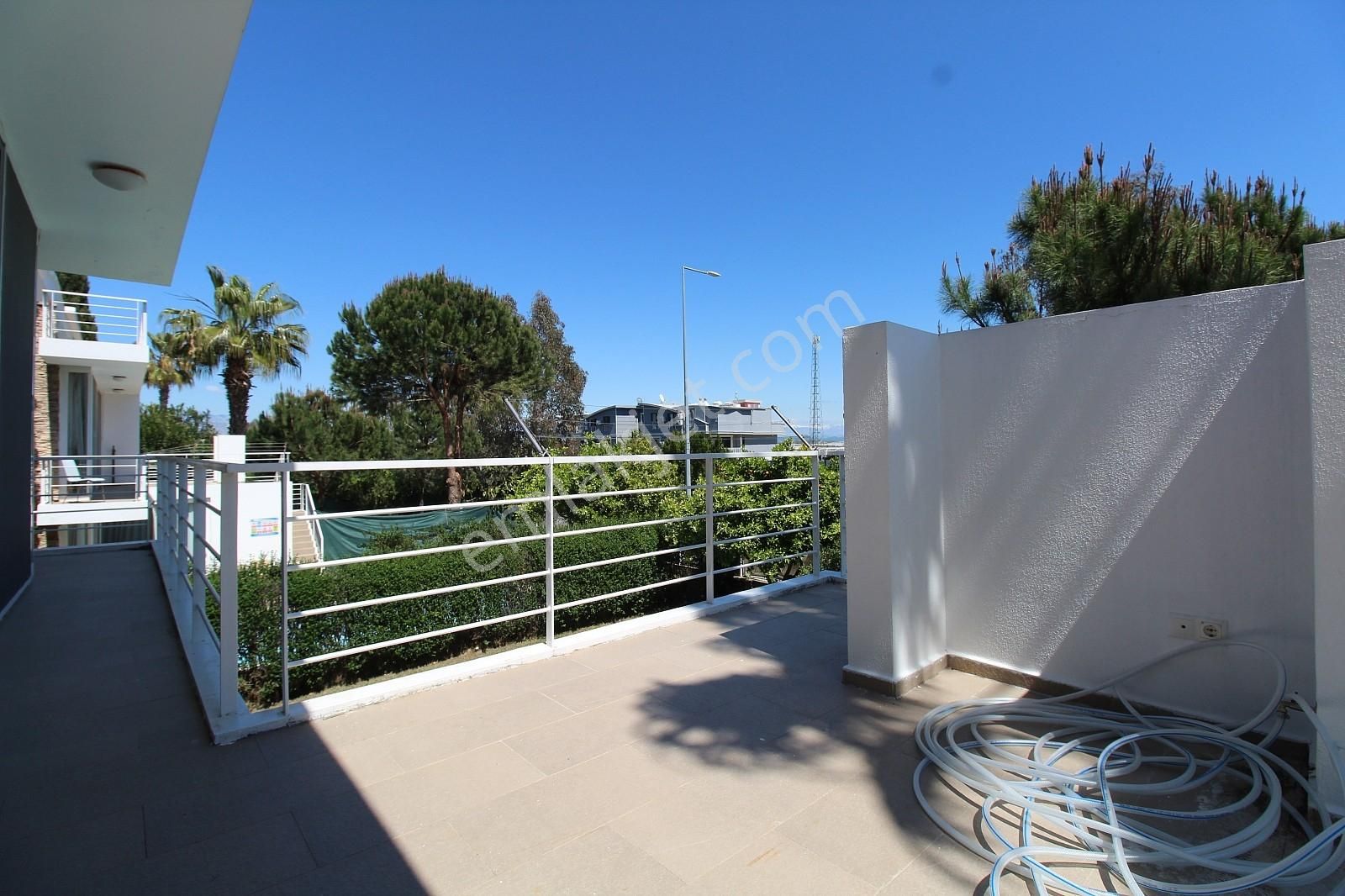 Kadriye'de Havuzlu Eşyalı Tripleks Villa | Tekce - Görsel 21