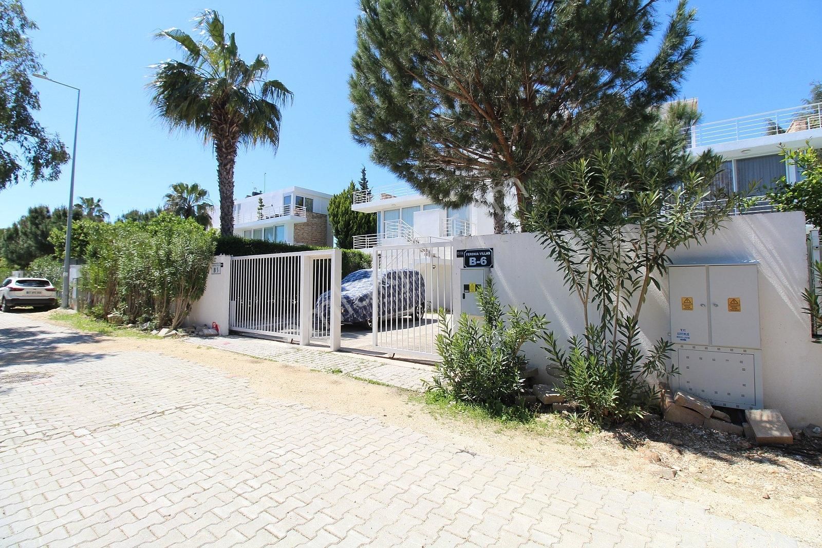 Kadriye'de Havuzlu Eşyalı Tripleks Villa | Tekce - Görsel 20