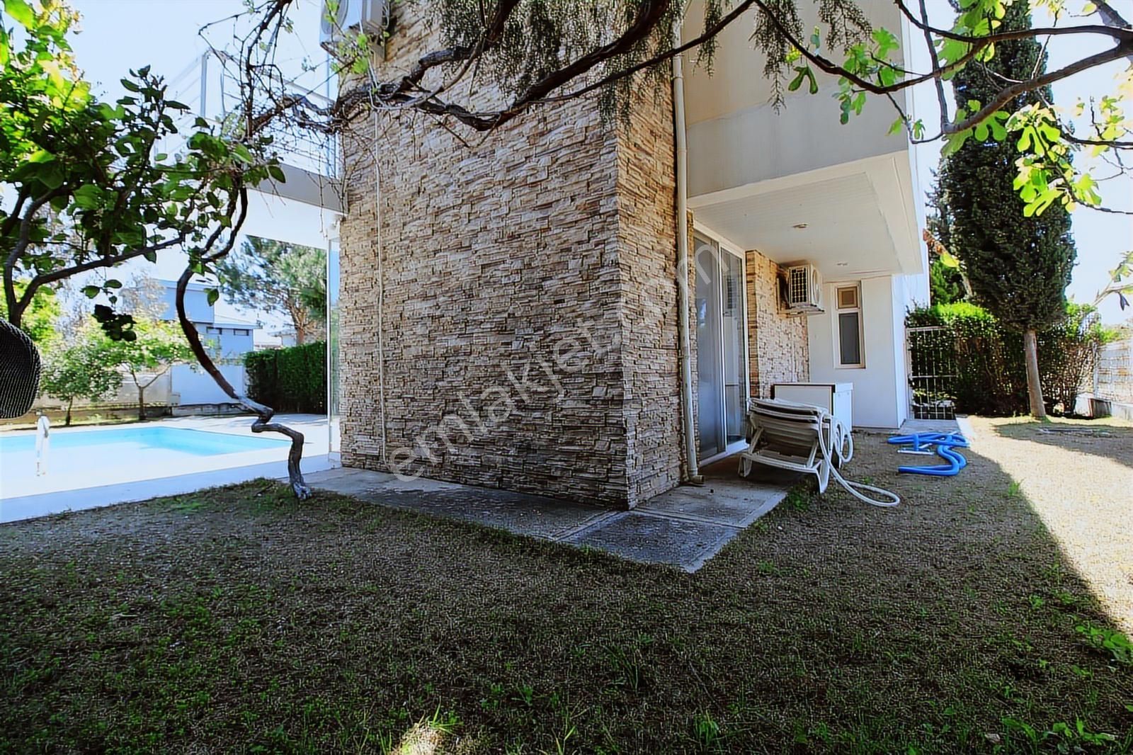 Kadriye'de Havuzlu Eşyalı Tripleks Villa | Tekce - Görsel 15