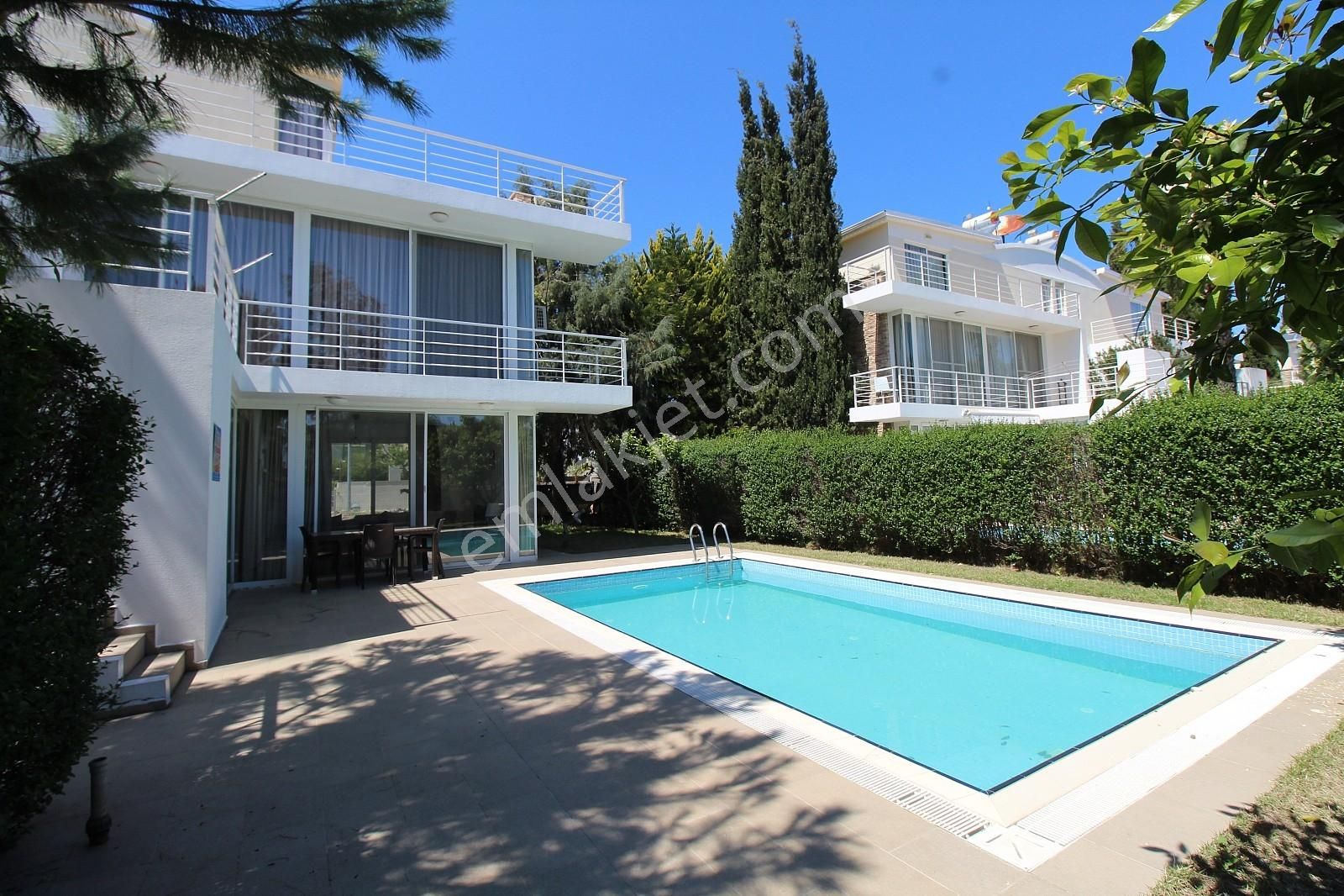 Kadriye'de Havuzlu Eşyalı Tripleks Villa | Tekce - Görsel 8