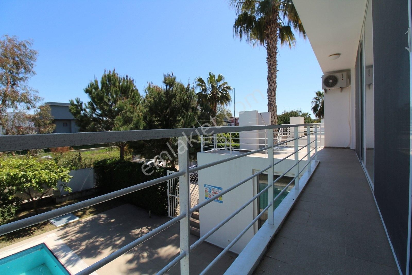 Kadriye'de Havuzlu Eşyalı Tripleks Villa | Tekce - Görsel 17