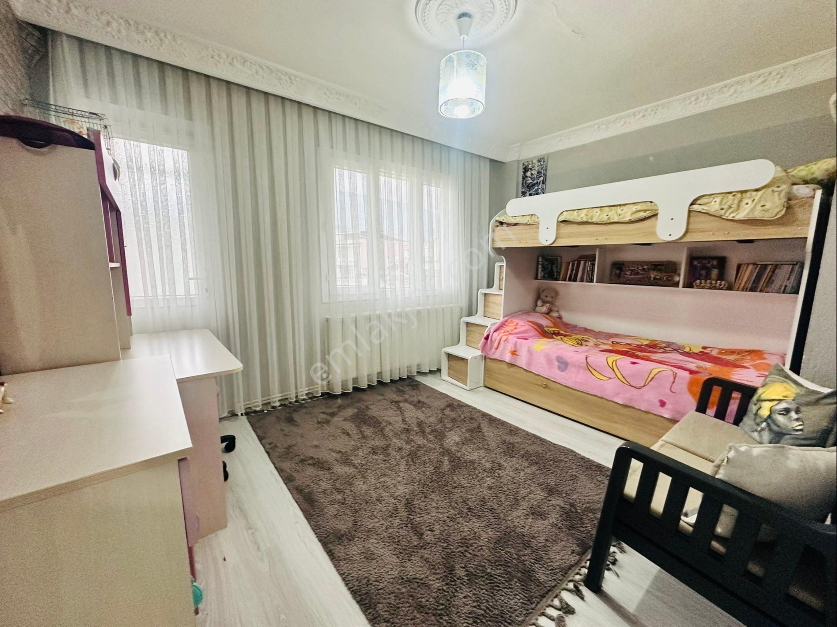 A Plus Gayrimenkulden Cadde Üzeri Bakımlı 3+1 Satılık Daire - Görsel 6