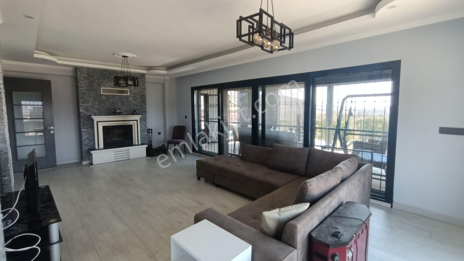 Foça Gerenköy 'de Havuzlu Müstakil Satılık Villa - Görsel 6