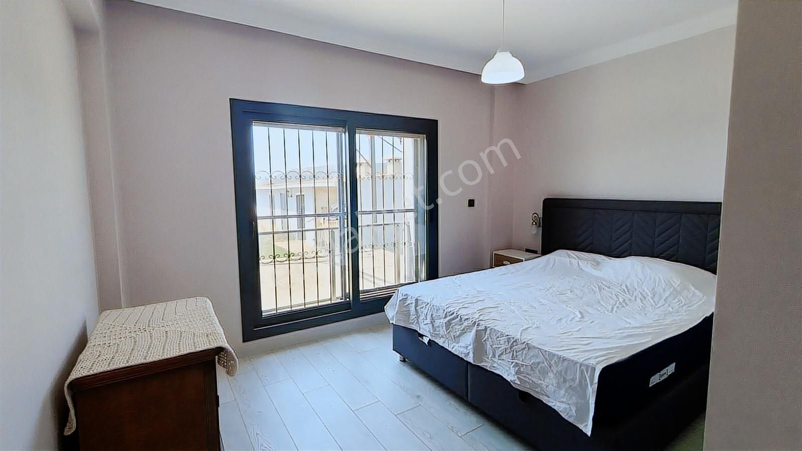 Foça Gerenköy 'de Havuzlu Müstakil Satılık Villa - Görsel 23