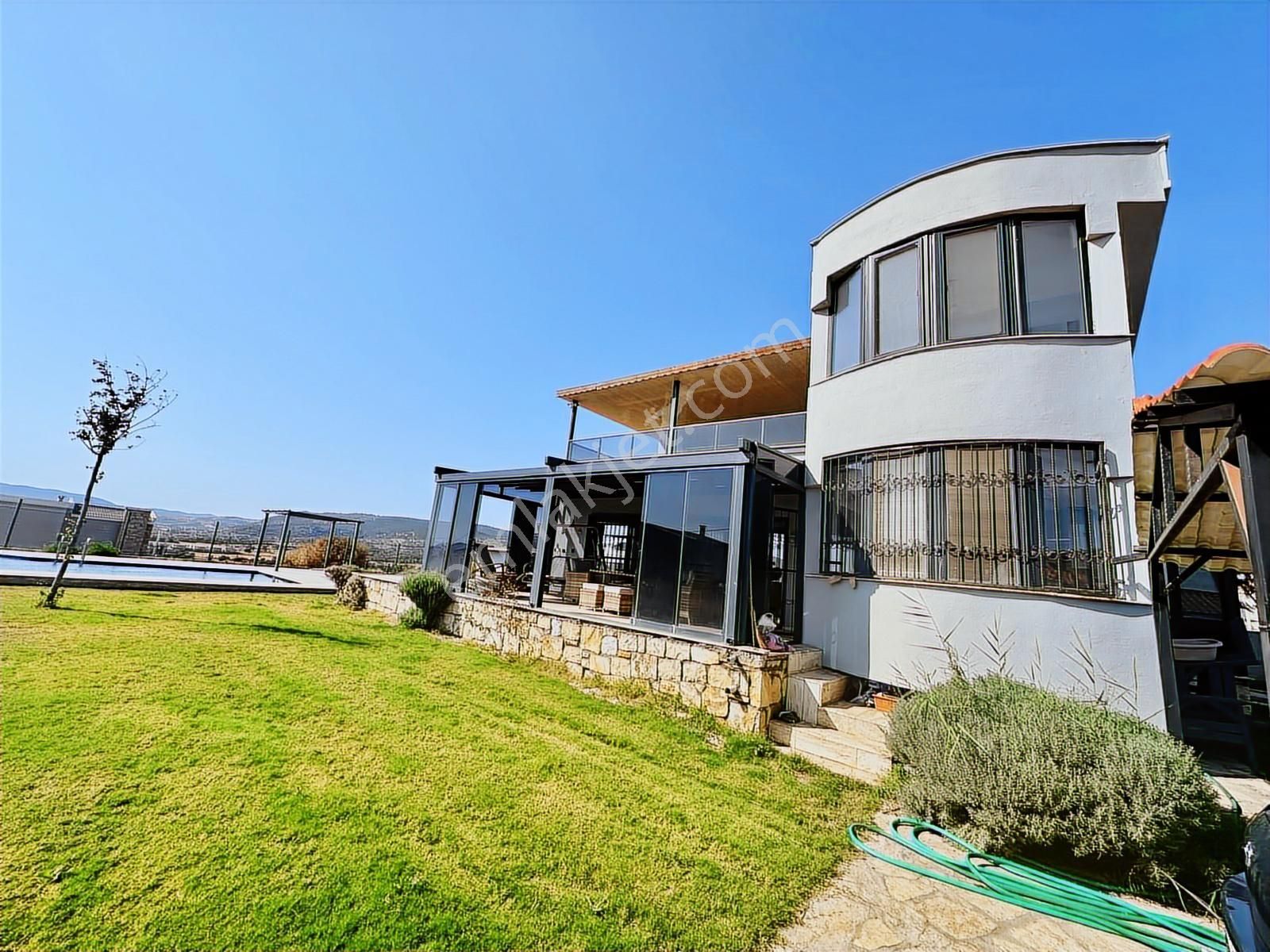 Foça Gerenköy 'de Havuzlu Müstakil Satılık Villa - Görsel 7