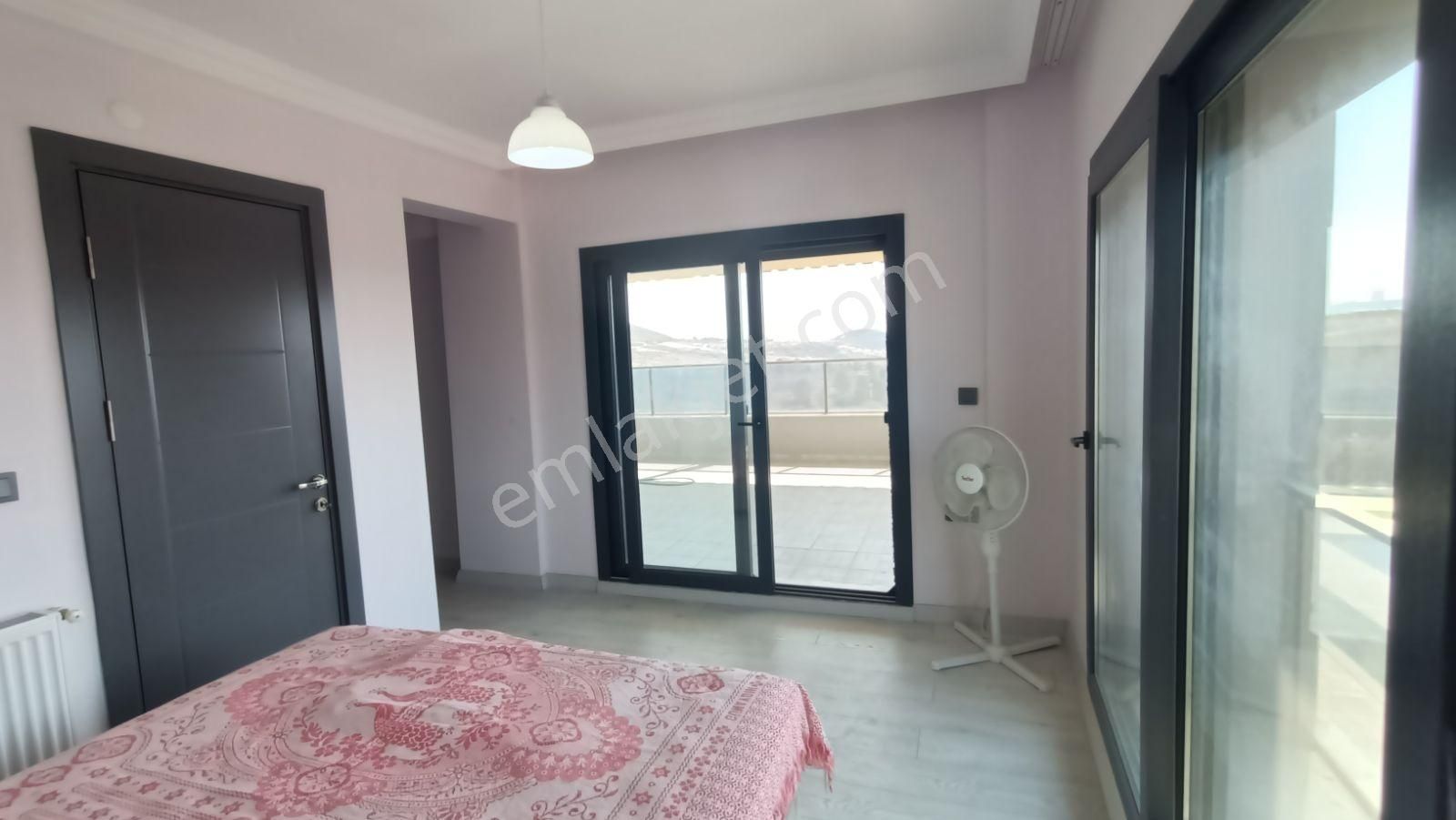 Foça Gerenköy 'de Havuzlu Müstakil Satılık Villa - Görsel 33