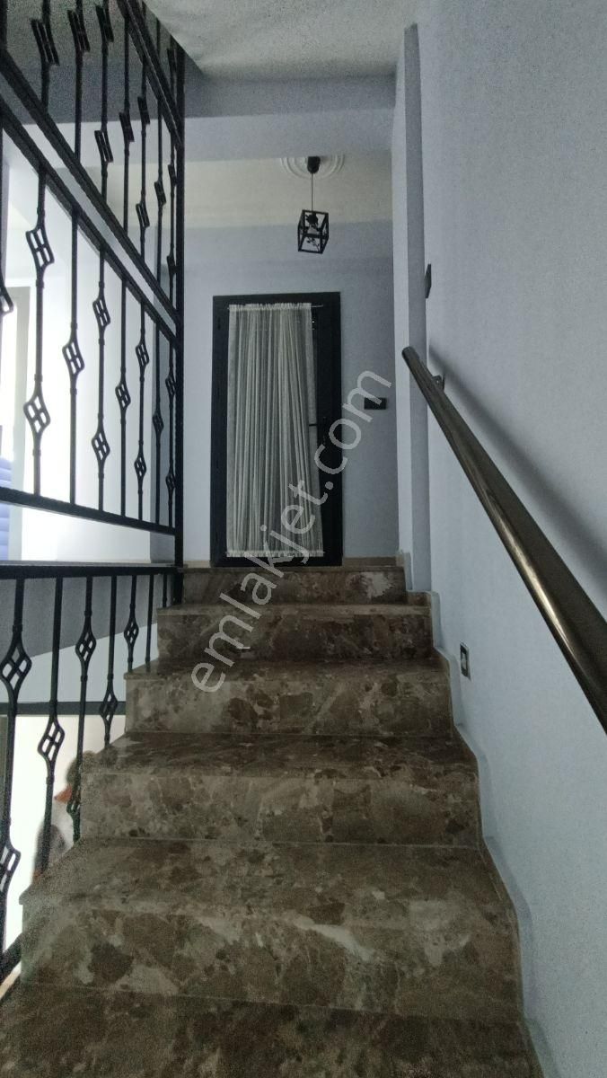 Foça Gerenköy 'de Havuzlu Müstakil Satılık Villa - Görsel 2