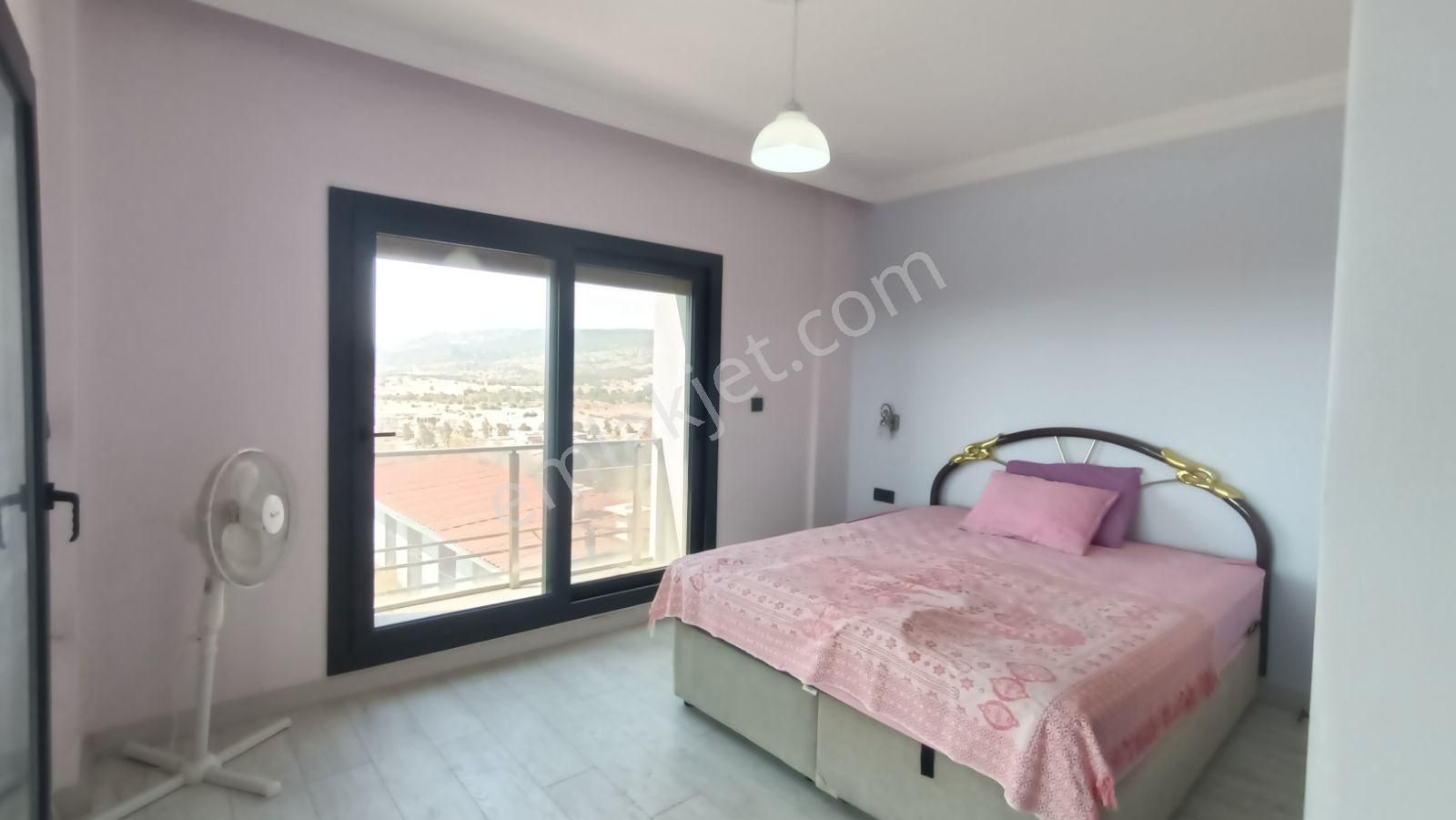 Foça Gerenköy 'de Havuzlu Müstakil Satılık Villa - Görsel 13