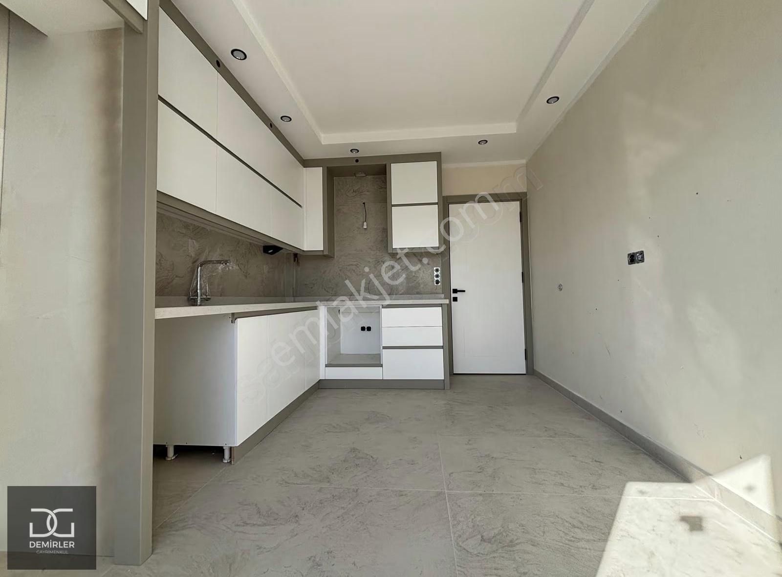 Demirler'den Çakmakta Manzaralı Ebeveyn Banyolu 2+1 Daireler