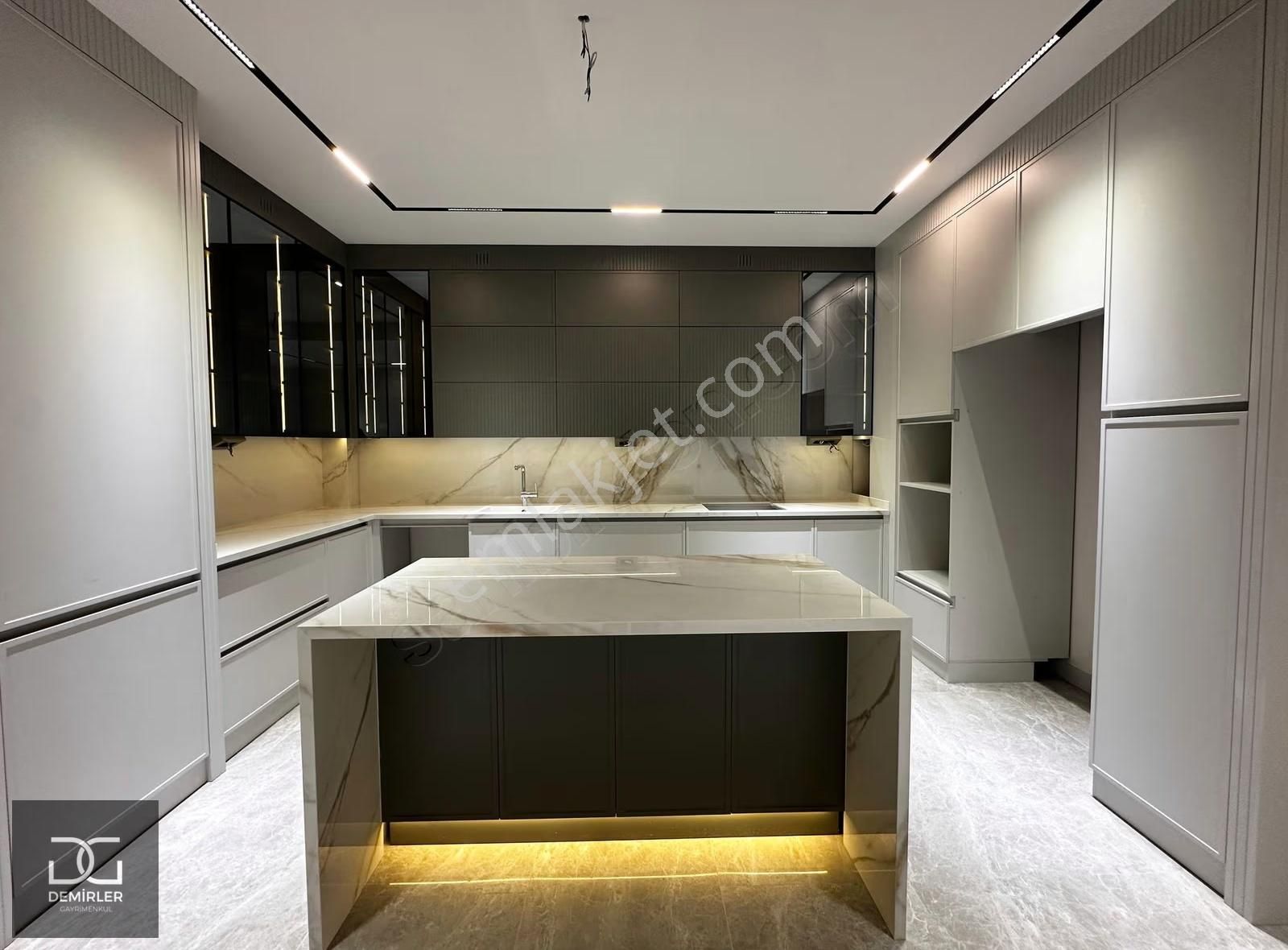 Demirler'den Yenişafak'ta Masal Park Mevkii Panjurlu Lüks 3,5+1