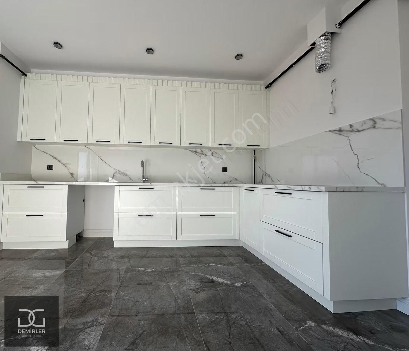 Demirler'den Panjurlu Ebeveyn Banyolu 3+1 Satılık Daire - Görsel 21