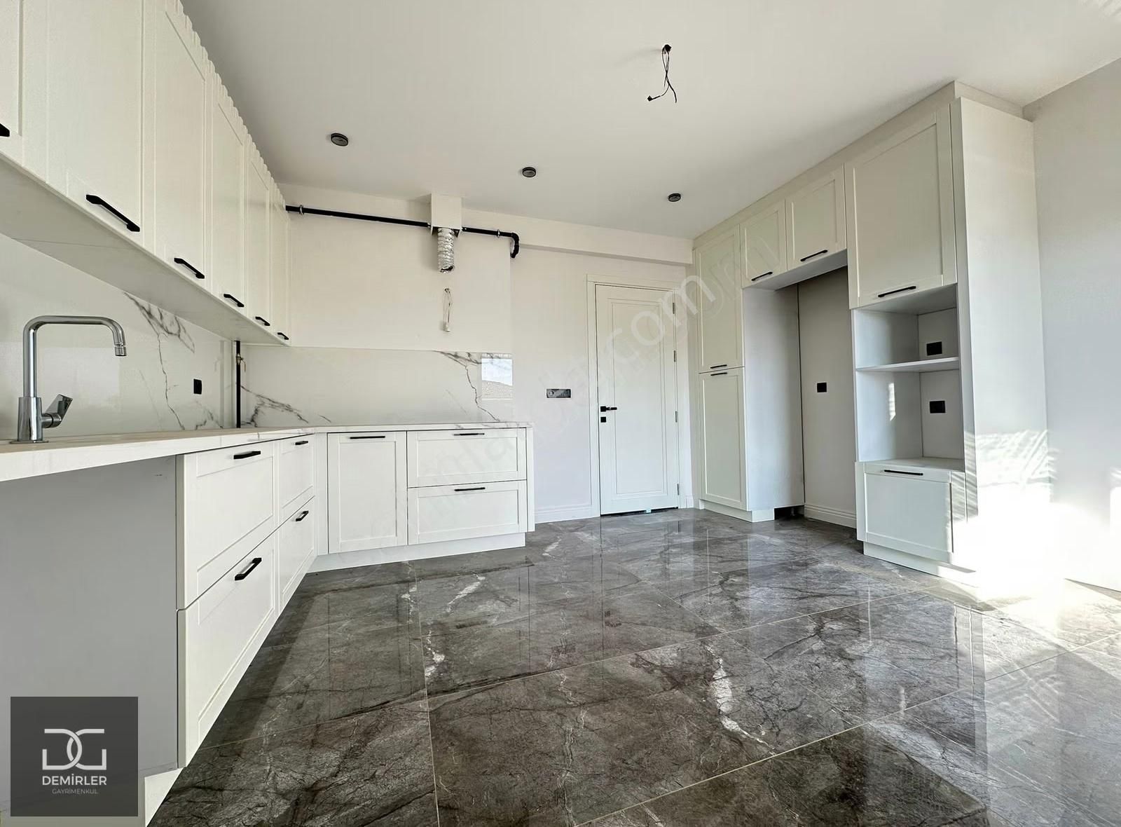 Demirler'den Panjurlu Ebeveyn Banyolu 3+1 Satılık Daire - Görsel 16