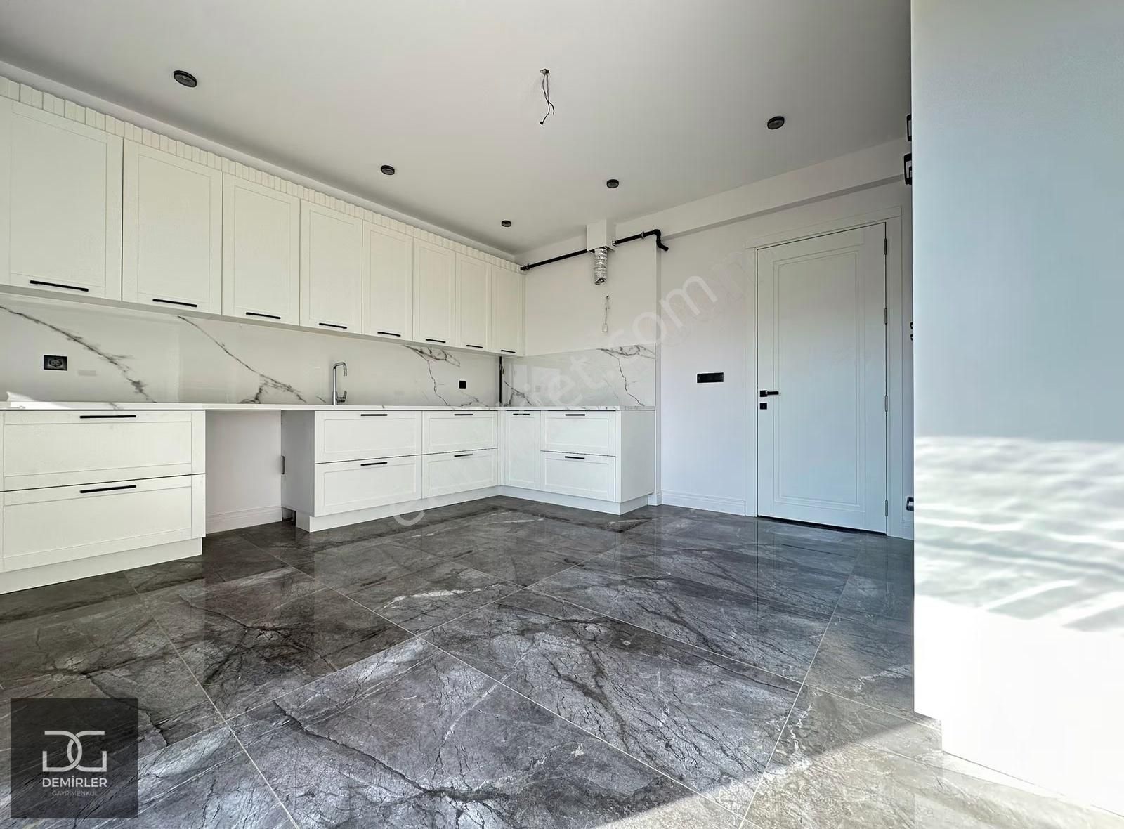 Demirler'den Panjurlu Ebeveyn Banyolu 3+1 Satılık Daire - Görsel 6